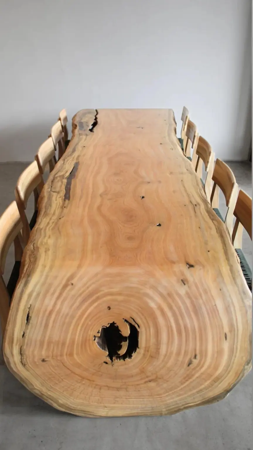 Mesa de tora única com mobiliário Pravit